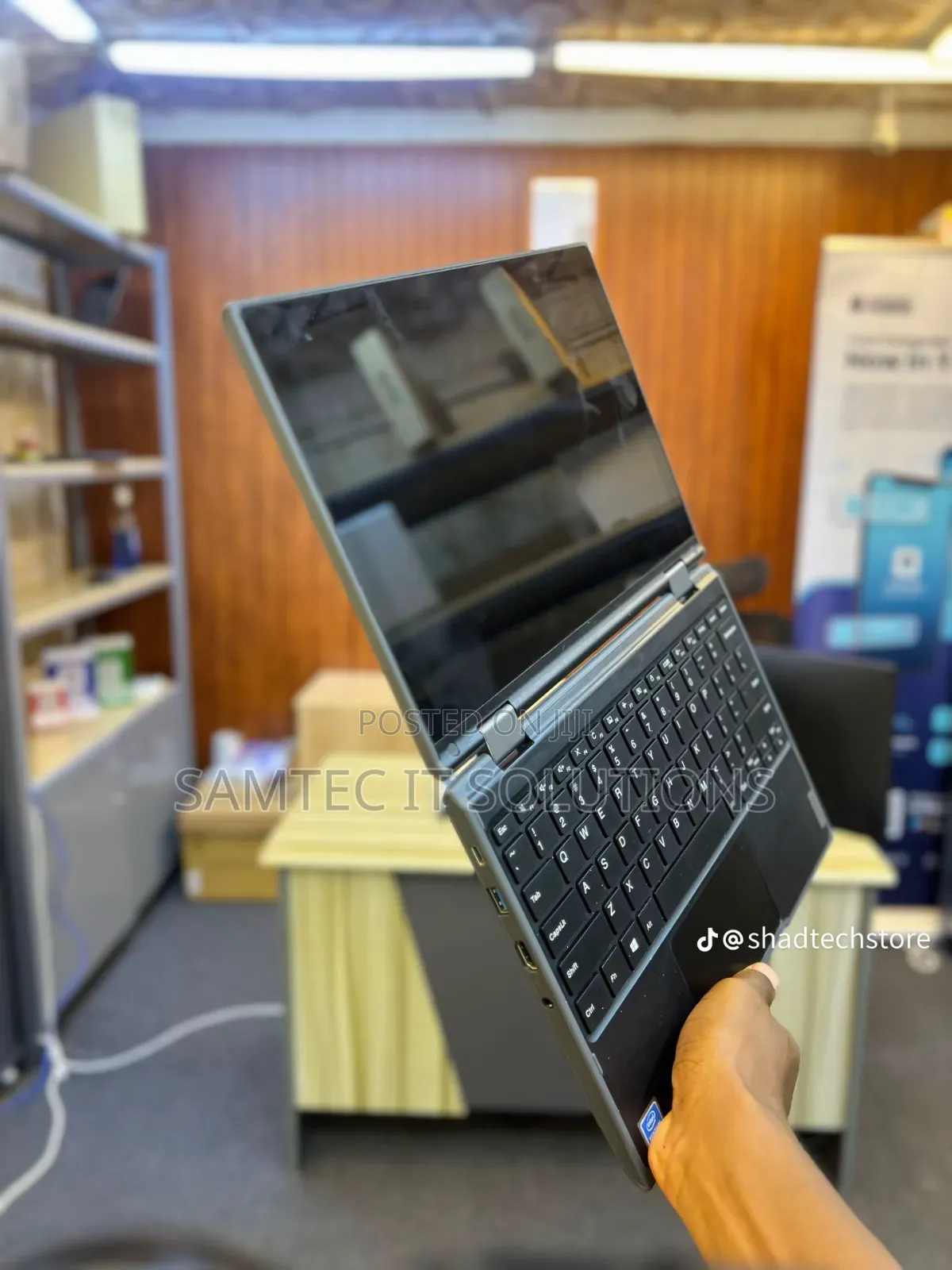Laptop Lenovo 300e 4GB Intel Pentium SSD 256GB