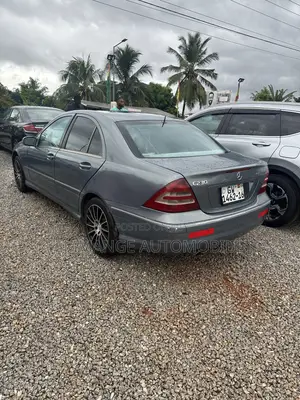 Mercedes-Benz C250 2008 Green