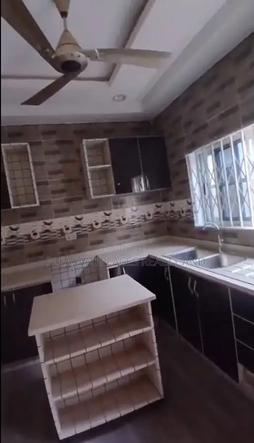 3bdrm House in Pleasantplaces And, Amasaman for rent