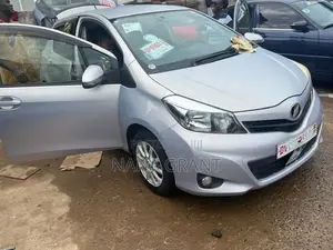Toyota Vitz 1.3 FWD 3dr 2012 Silver