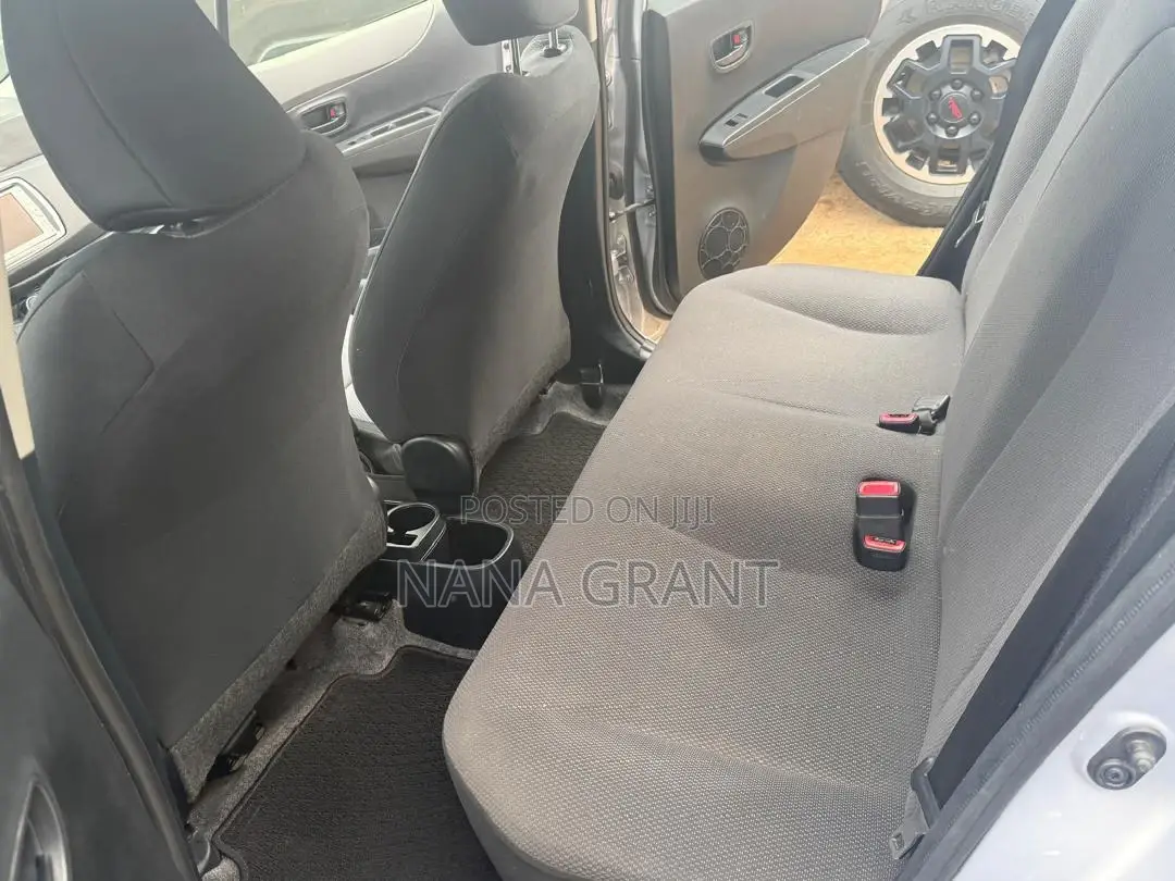 Toyota Vitz 1.3 FWD 3dr 2012 Silver