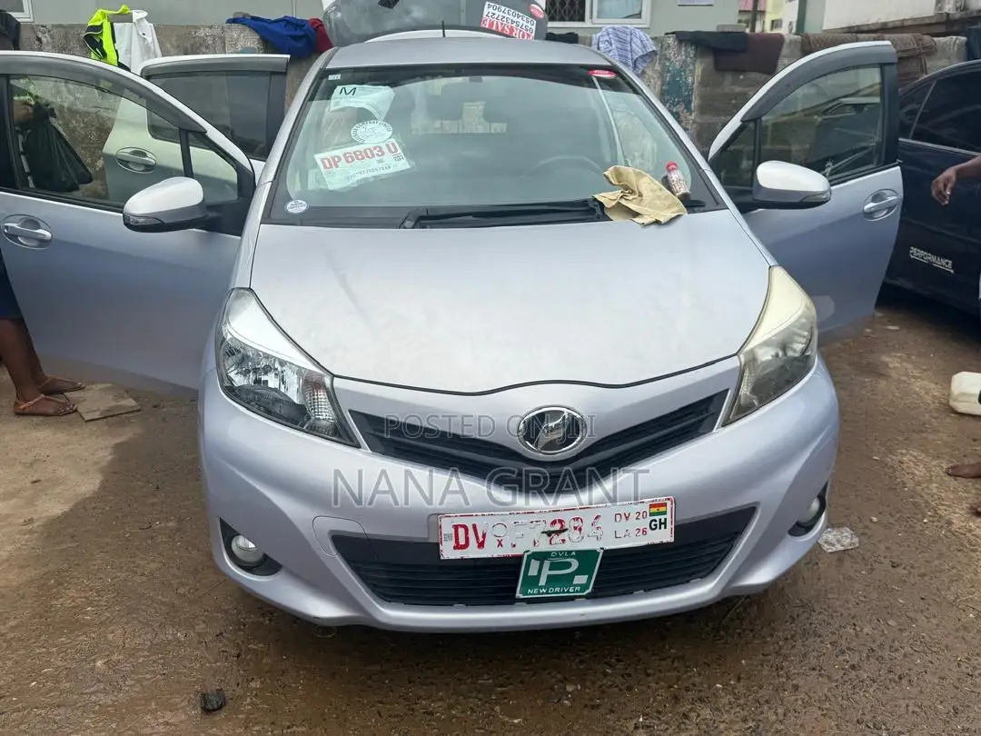 Toyota Vitz 1.3 FWD 3dr 2012 Silver