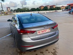 Hyundai Elantra Limited Sedan FWD (2.0L 4cyl 6A) 2017 Gray