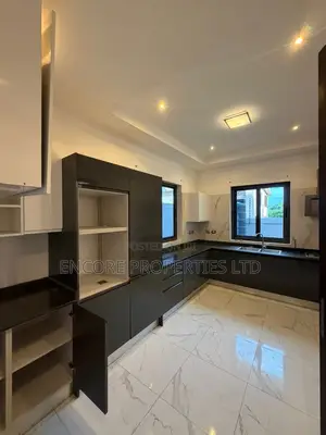 6bdrm House in East Legon for sale