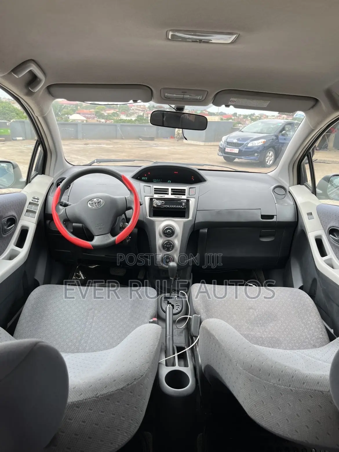 Toyota Yaris Base Hatchback 5dr 2010 Gray