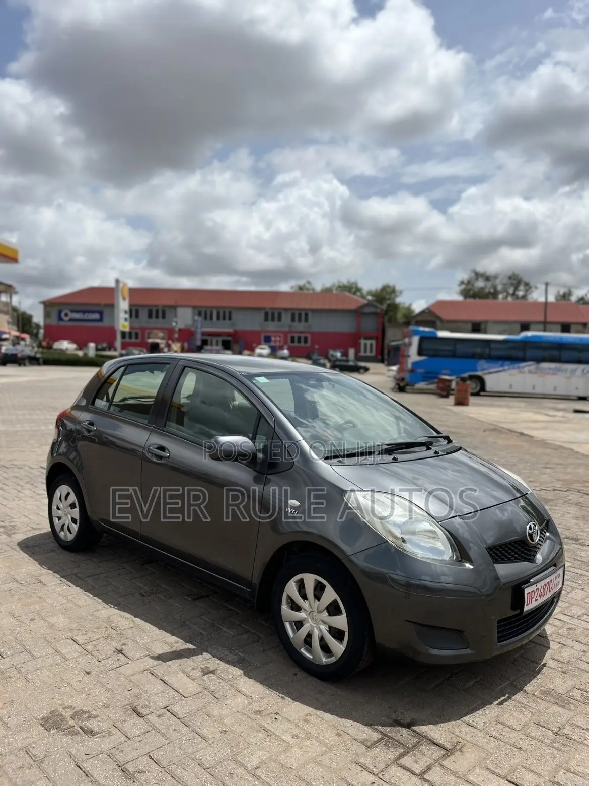 Toyota Yaris Base Hatchback 5dr 2010 Gray