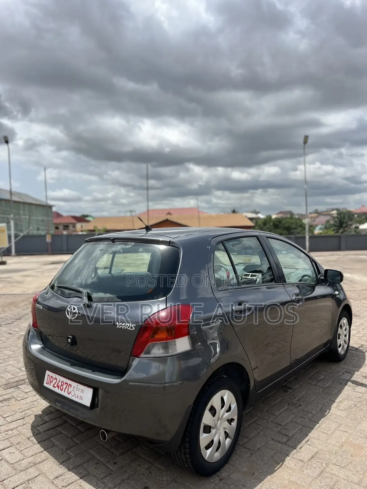 Toyota Yaris Base Hatchback 5dr 2010 Gray