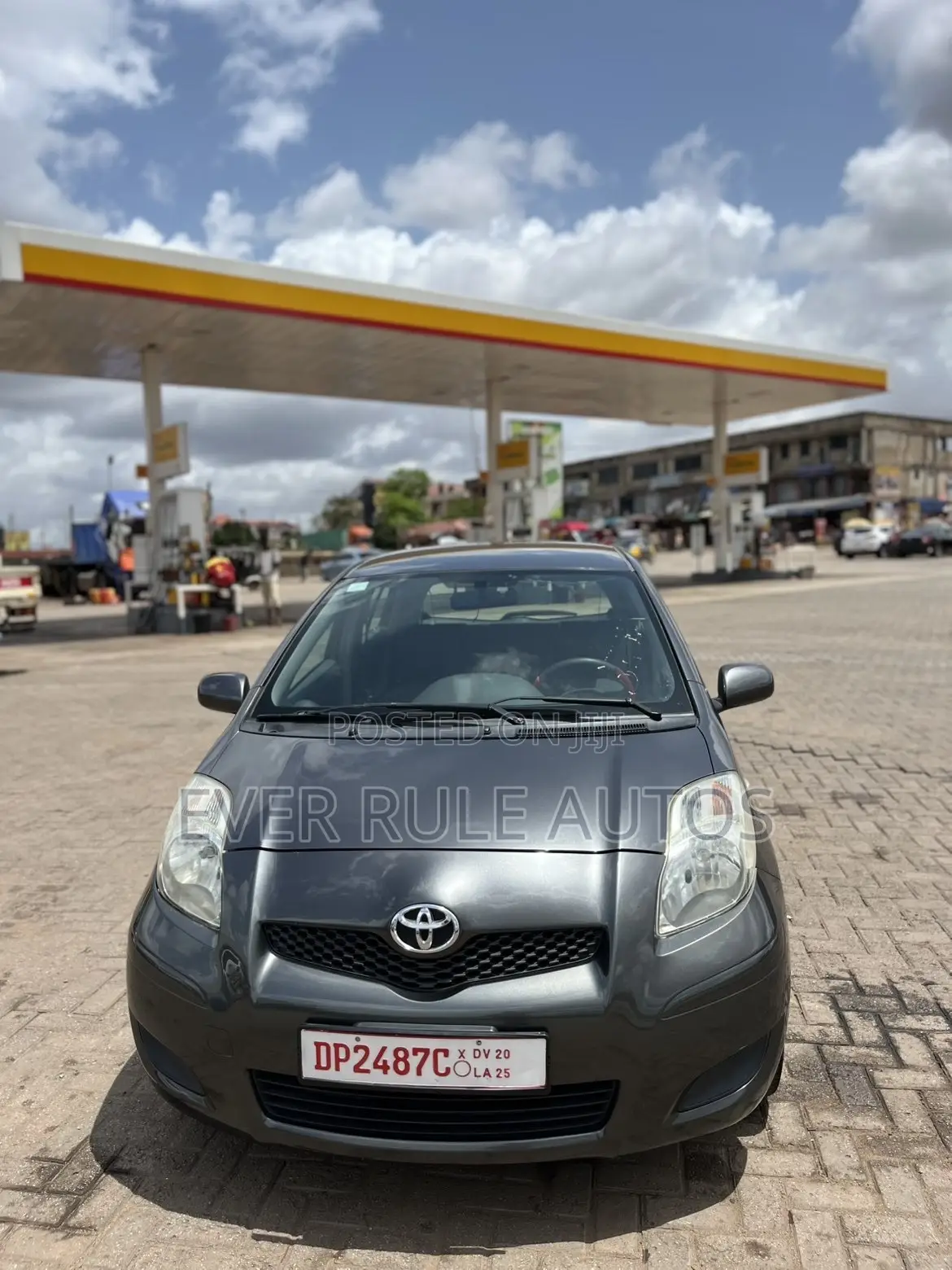 Toyota Yaris Base Hatchback 5dr 2010 Gray