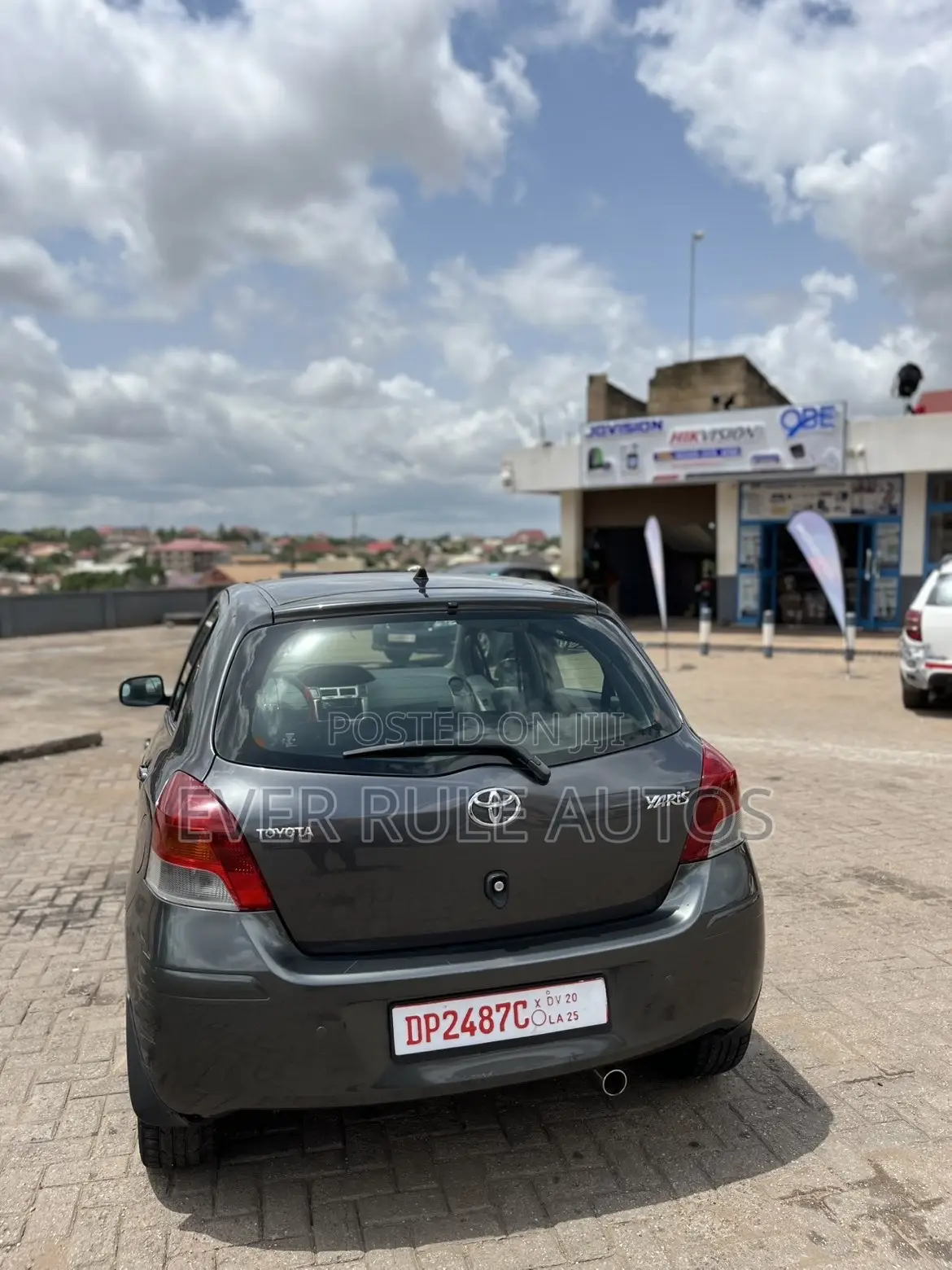 Toyota Yaris Base Hatchback 5dr 2010 Gray