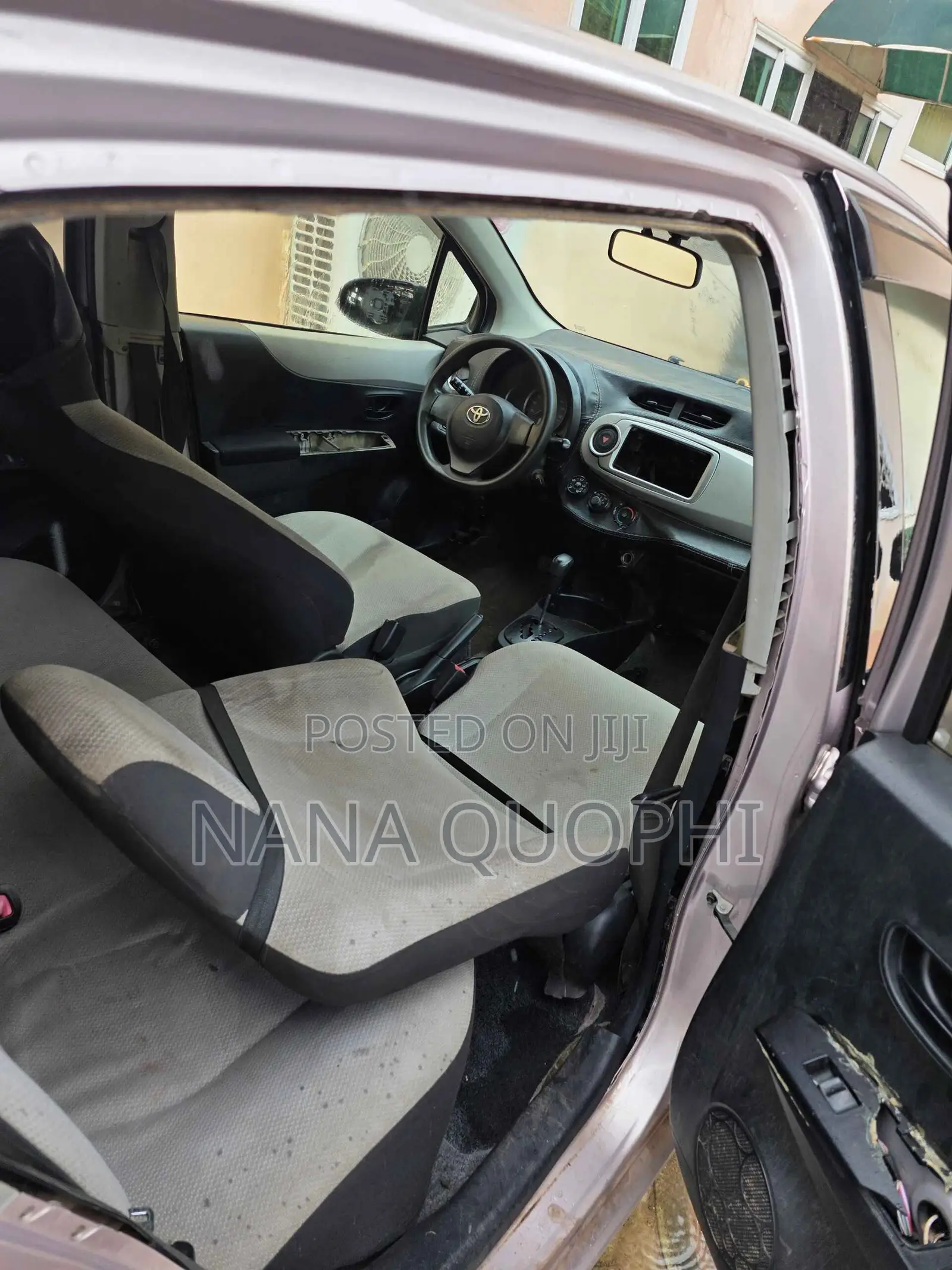 Toyota Vitz 2012 Silver