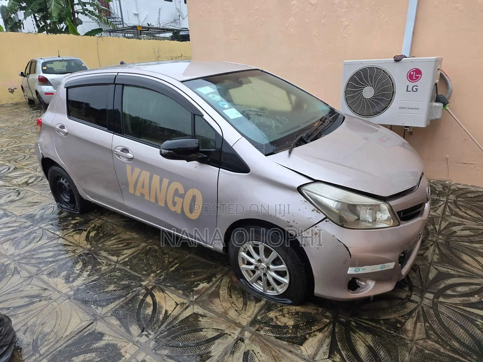 Toyota Vitz 2012 Silver