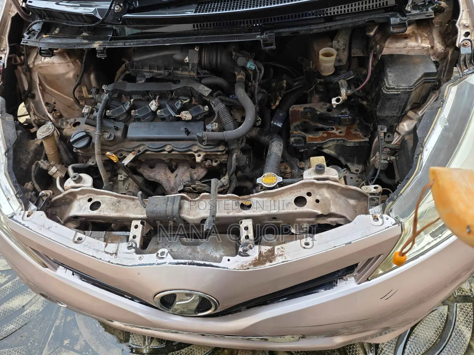 Toyota Vitz 2012 Silver