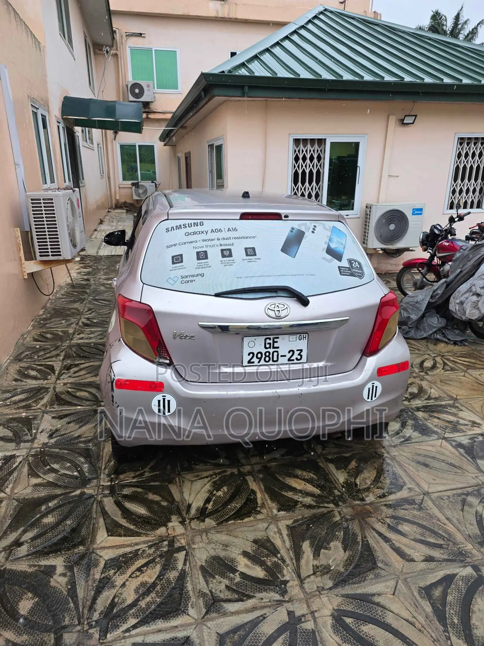 Toyota Vitz 2012 Silver