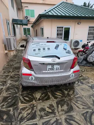 Toyota Vitz 2012 Silver