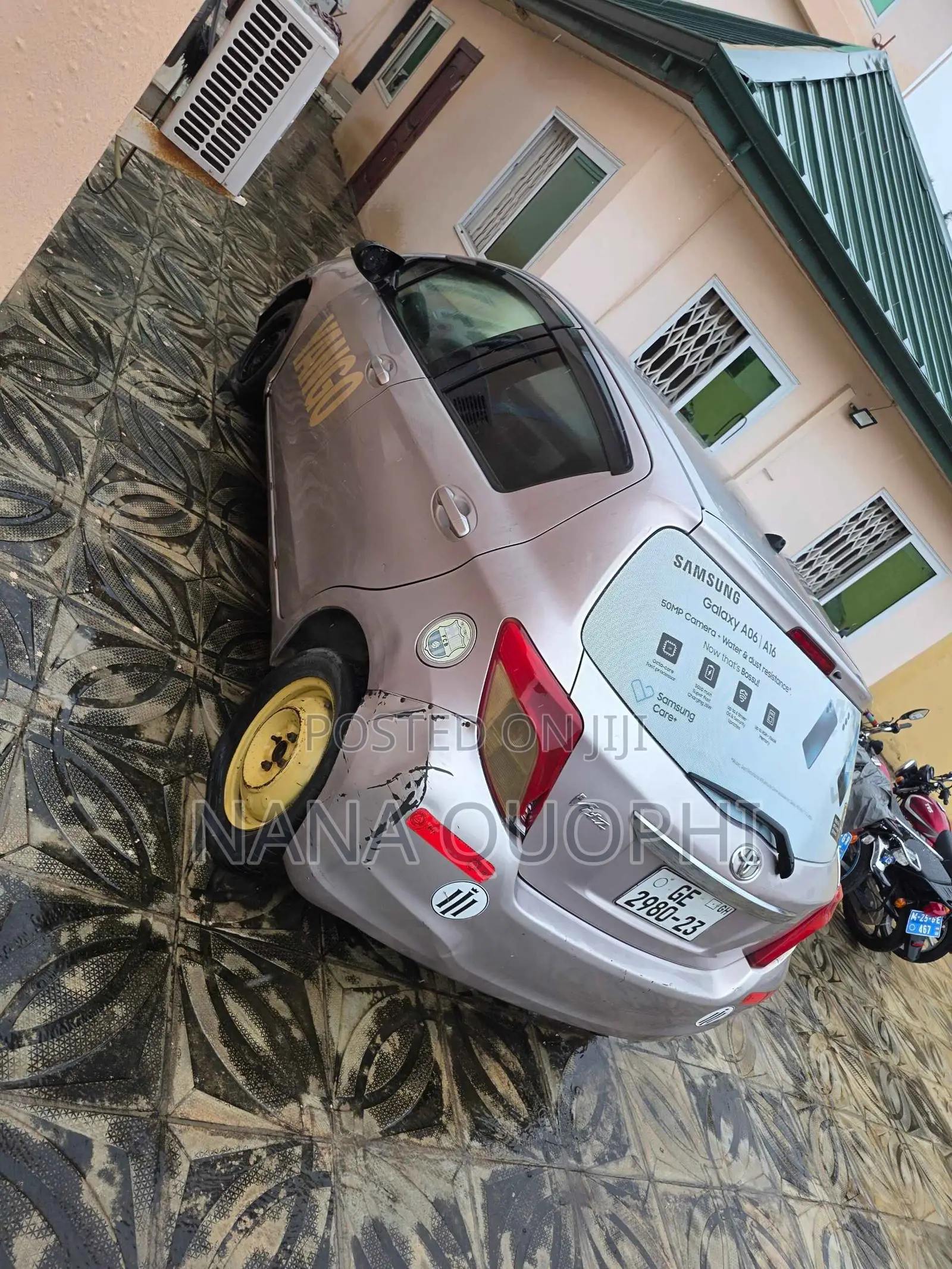 Toyota Vitz 2012 Silver