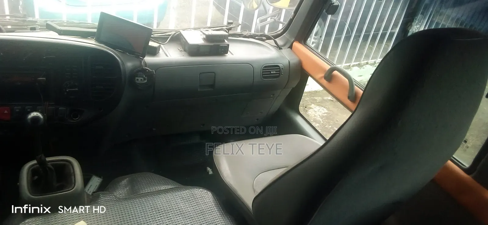 Hyundai County 2015 Yellow