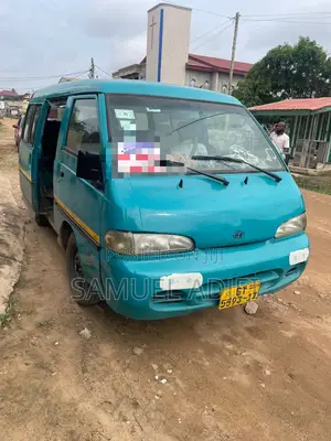 Hyundai H-100 2000 Green