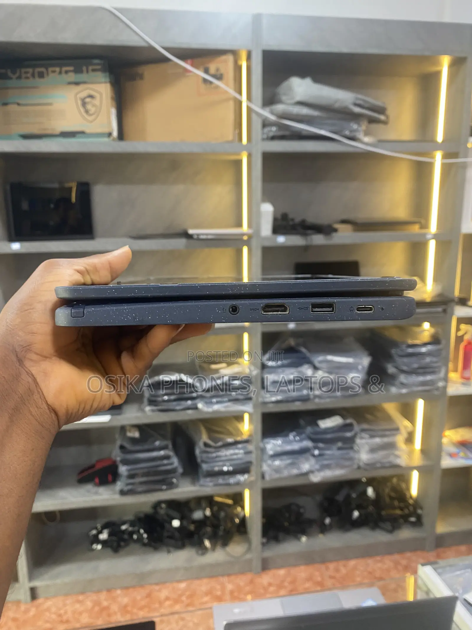 Laptop Lenovo 300e 4GB Intel Core i3 SSD 128GB