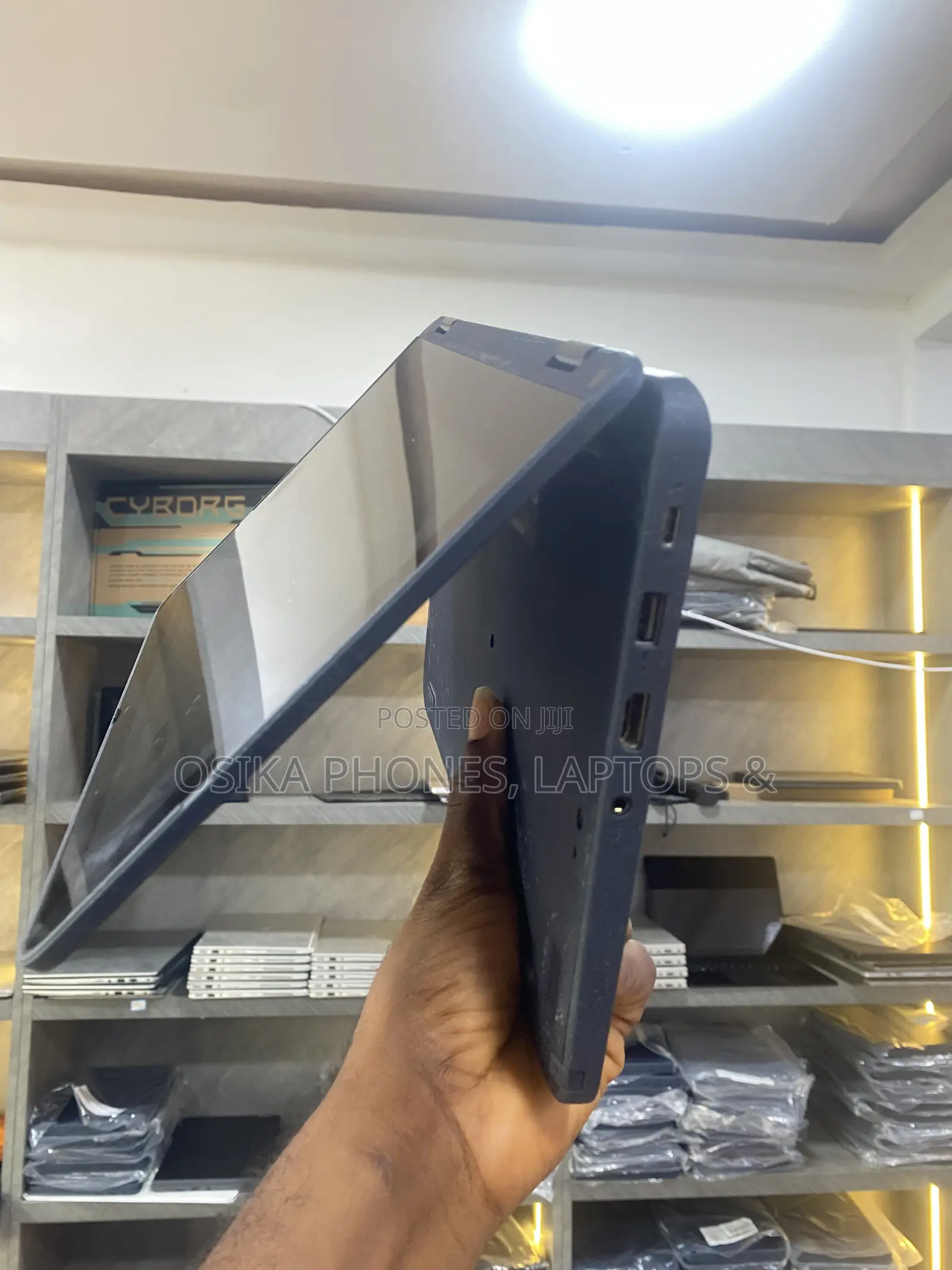 Laptop Lenovo 300e 4GB Intel Core i3 SSD 128GB