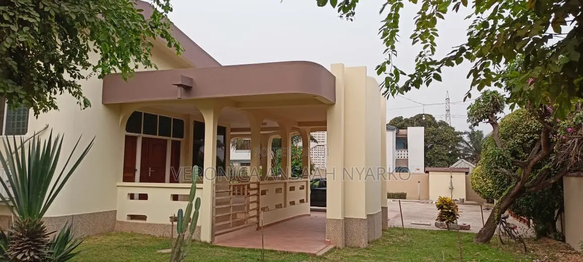 8bdrm Apartment in Mile 7 for sale