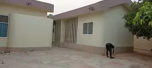 8bdrm Apartment in Mile 7 for sale