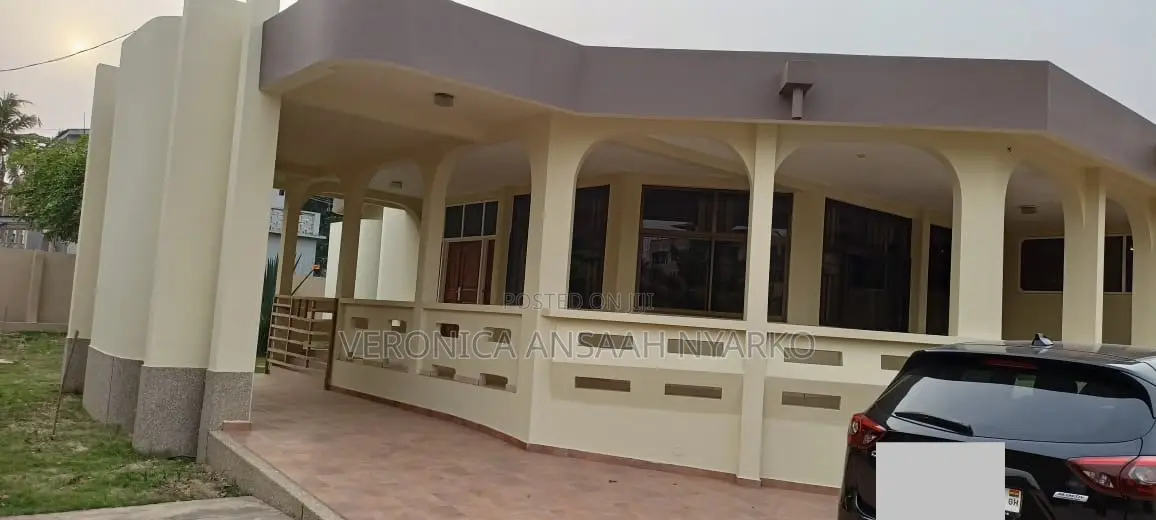 8bdrm Apartment in Mile 7 for sale
