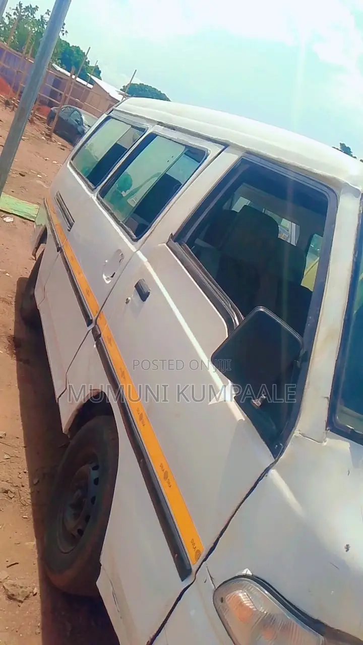 Hyundai H-100 2004 White
