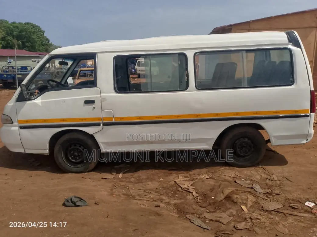 Hyundai H-100 2004 White