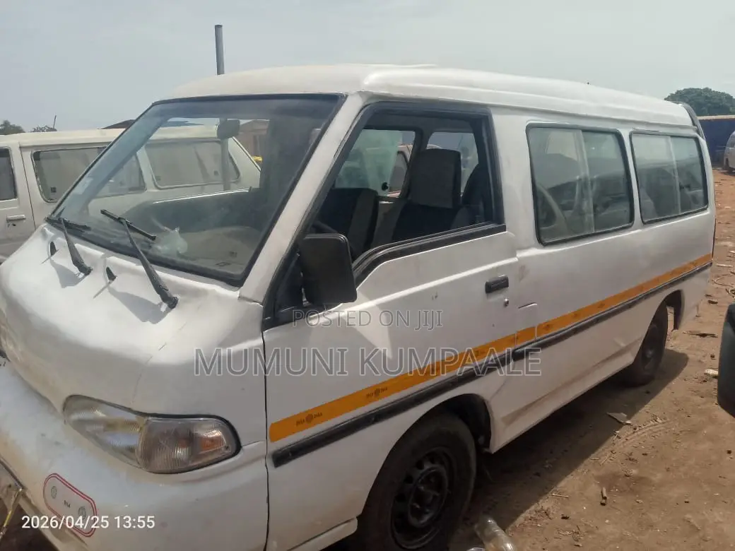 Hyundai H-100 2004 White