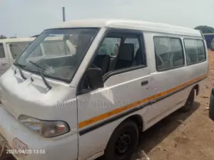 Hyundai H-100 2004 White