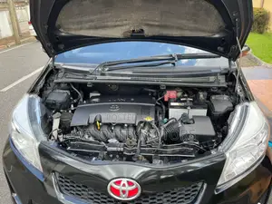 Toyota Vitz 1.3 AWD 5dr 2016 Black