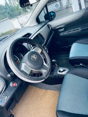 Toyota Vitz 1.3 AWD 5dr 2016 Black