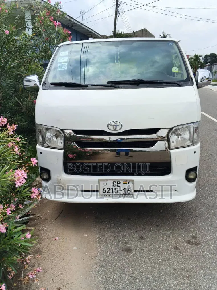 Toyota HiAce 2013 White