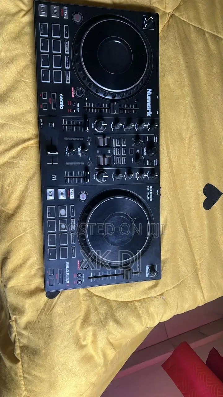 Numark Mixtrack Platinum Fx