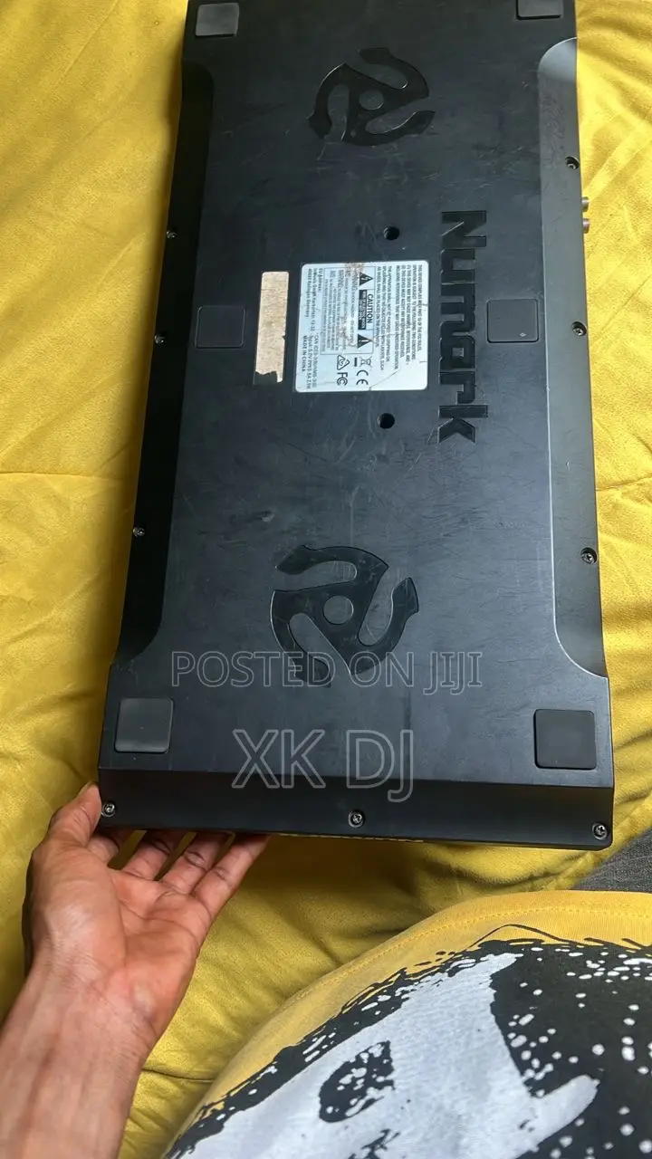 Numark Mixtrack Platinum Fx