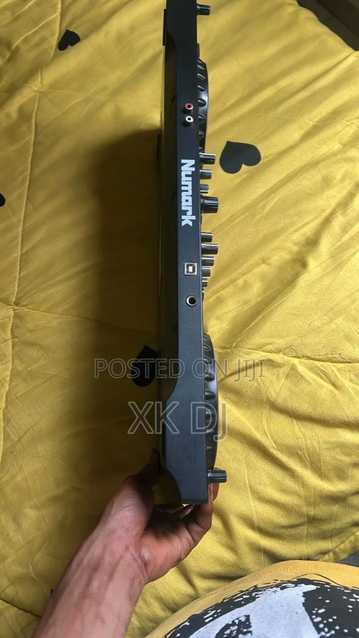 Numark Mixtrack Platinum Fx