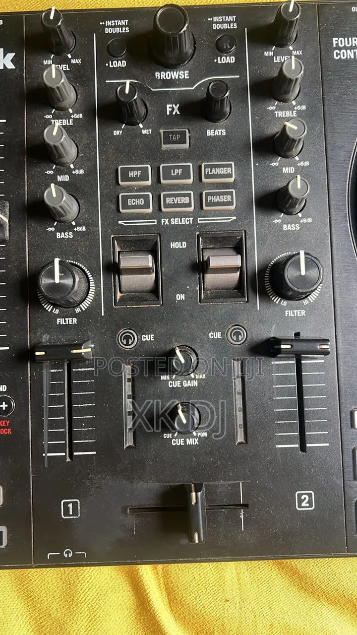 Numark Mixtrack Platinum Fx