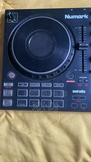Numark Mixtrack Platinum Fx
