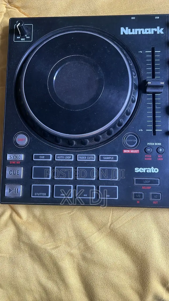Numark Mixtrack Platinum Fx