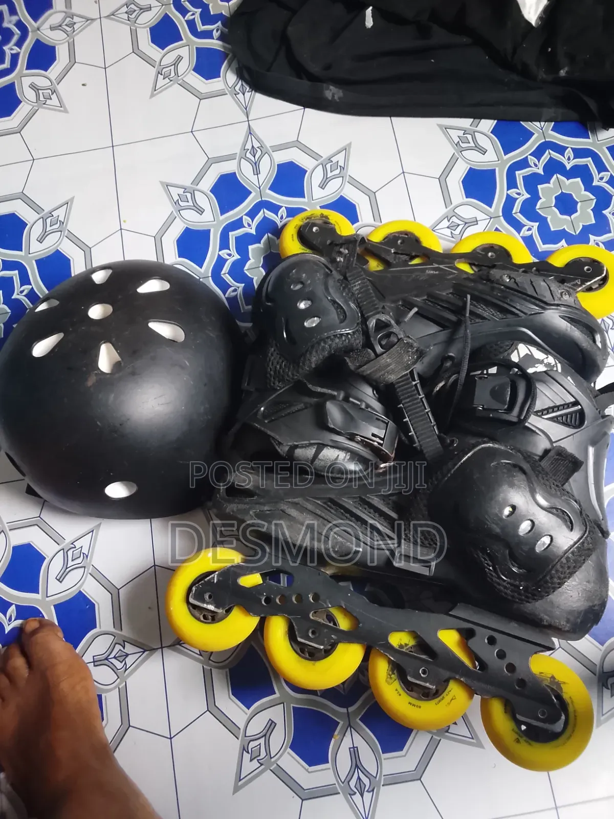 Inline Skates/Skate Shoe/Rollerblades With Free Helmets and Elbow Pads