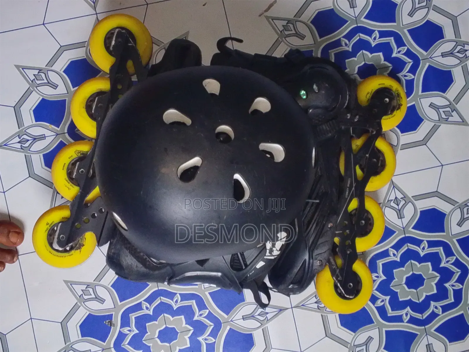 Inline Skates/Skate Shoe/Rollerblades With Free Helmets and Elbow Pads