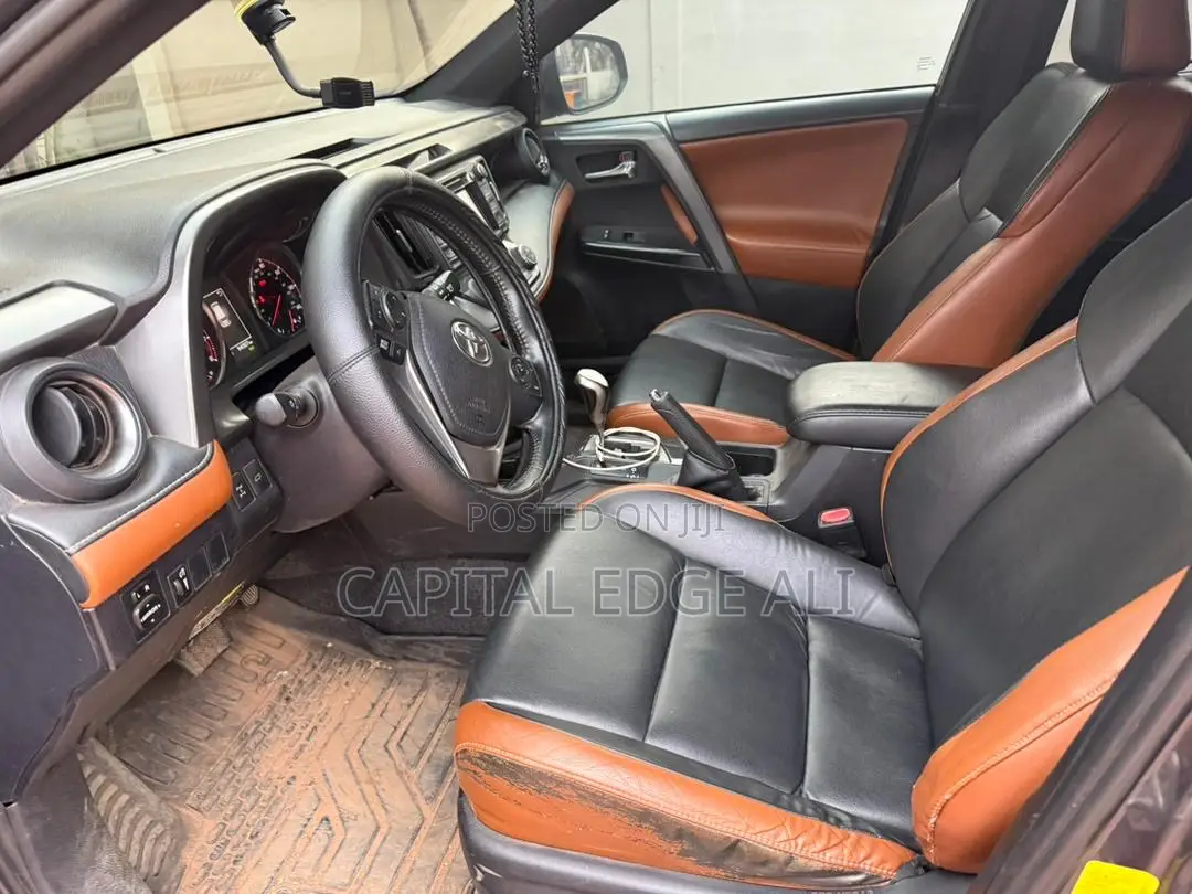 Toyota RAV4 LE AWD (2.5L 4cyl 6A) 2016 Gray