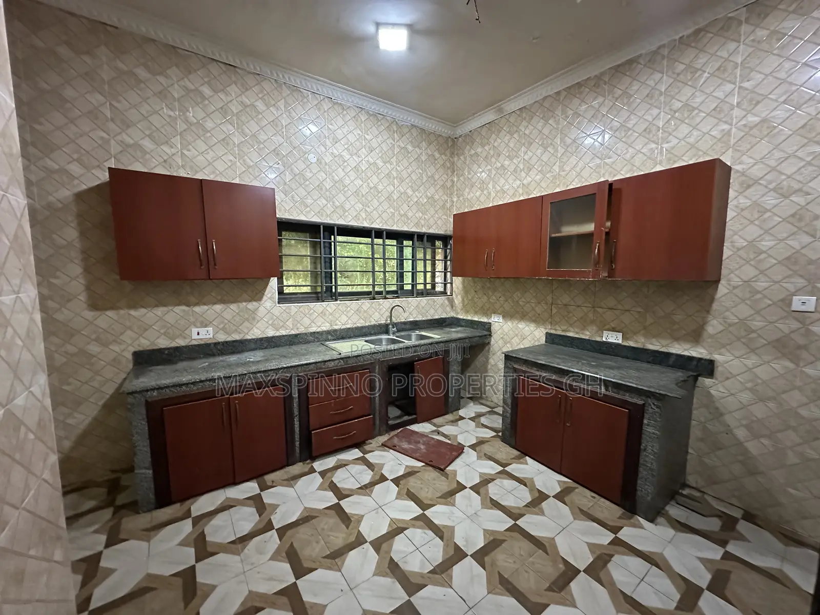 5bdrm House in Maxspinno Properties, Ghana Flag for rent