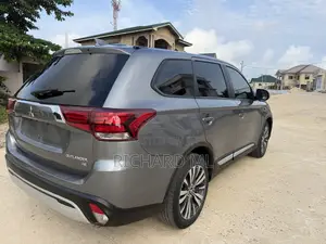 Mitsubishi Outlander SE FWD 2019 Gray