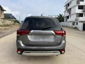 Mitsubishi Outlander SE FWD 2019 Gray