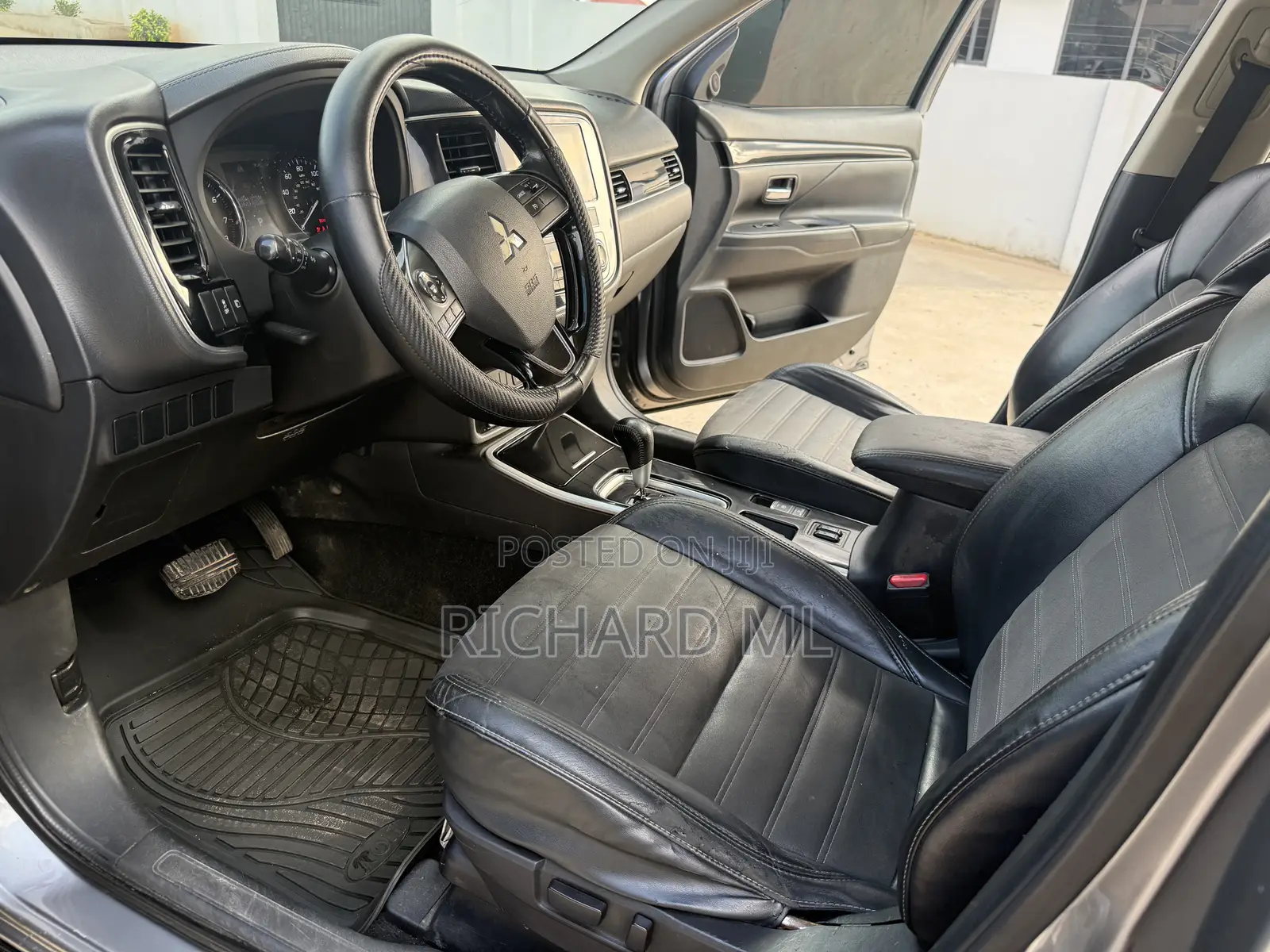 Mitsubishi Outlander SE FWD 2019 Gray