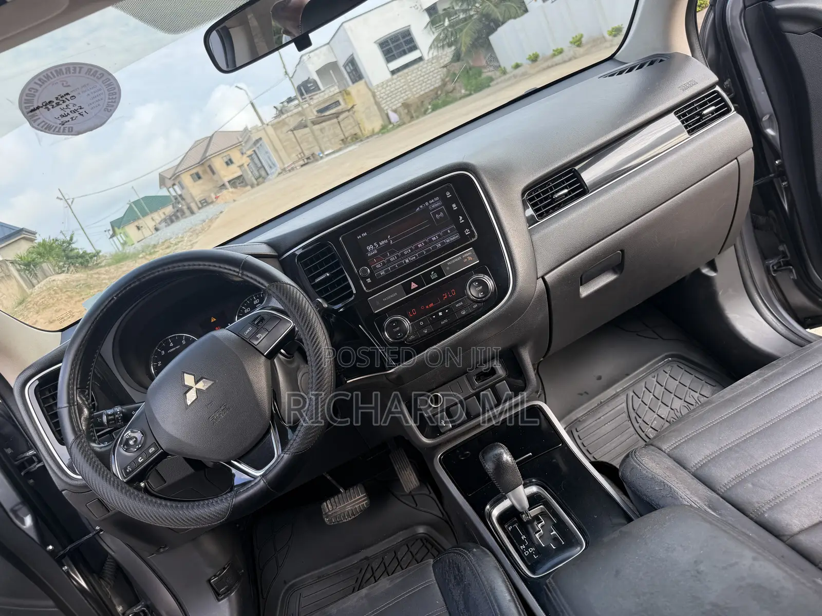 Mitsubishi Outlander SE FWD 2019 Gray
