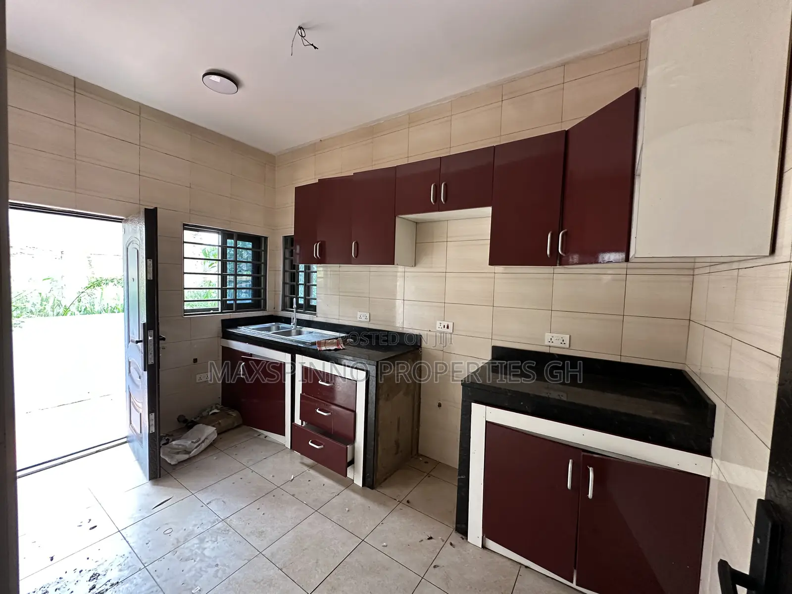 3bdrm Townhouse / Terrace in Maxspinno Properties, Ghana Flag for rent