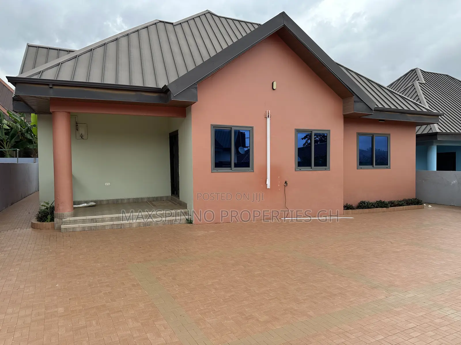 3bdrm Townhouse / Terrace in Maxspinno Properties, Ghana Flag for rent
