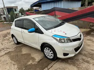 Toyota Vitz 1.0 FWD 5dr 2013 White